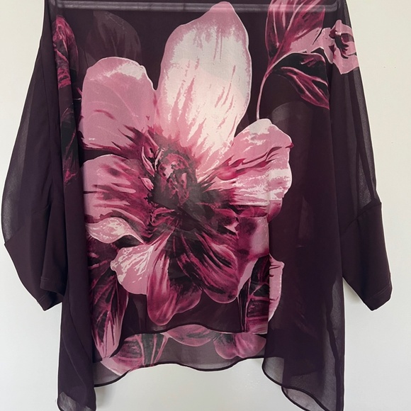 Laura petite wine colour floral  loose style top - Picture 6 of 6
